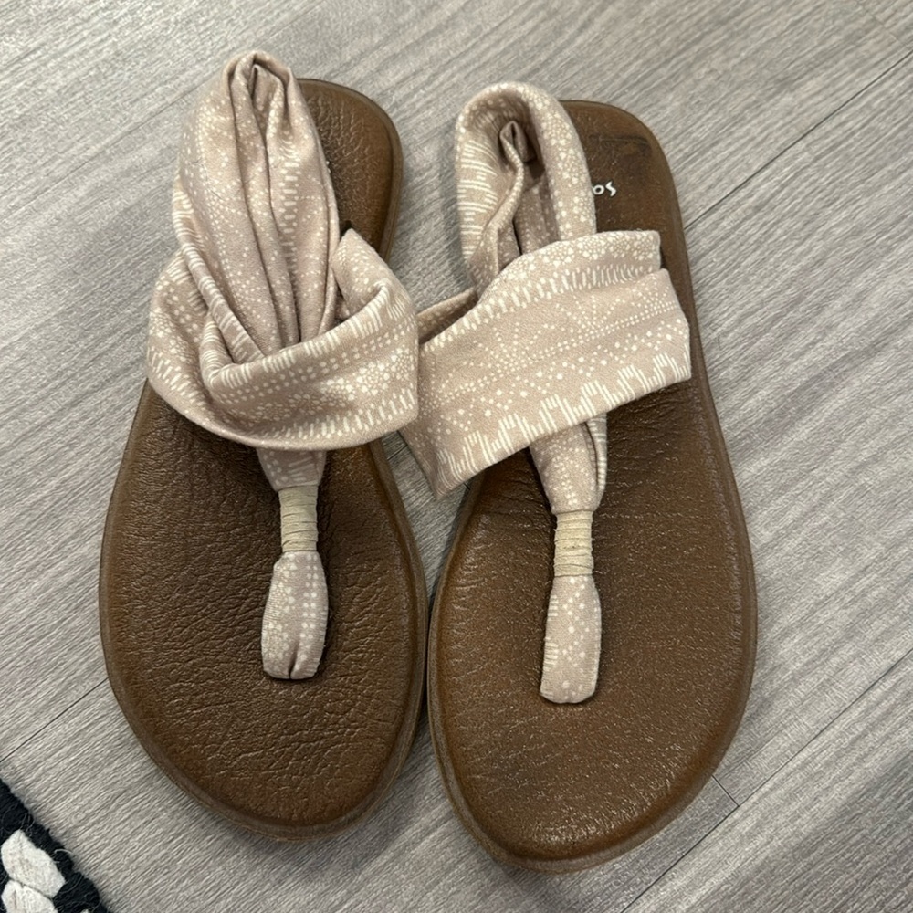 Sanuk women’s sandal